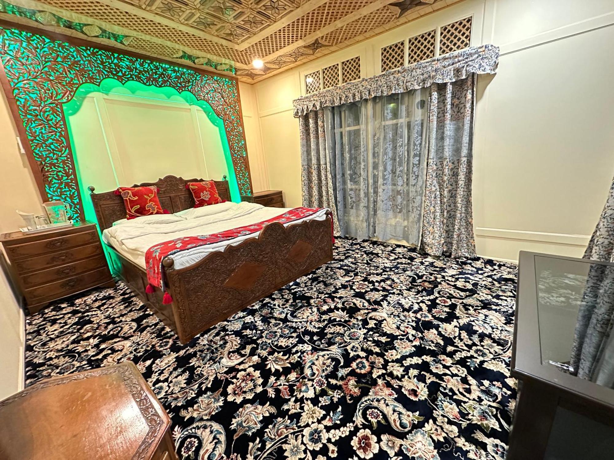 The Heritage Safina Group Of Houseboats Srīnagar Exterior foto